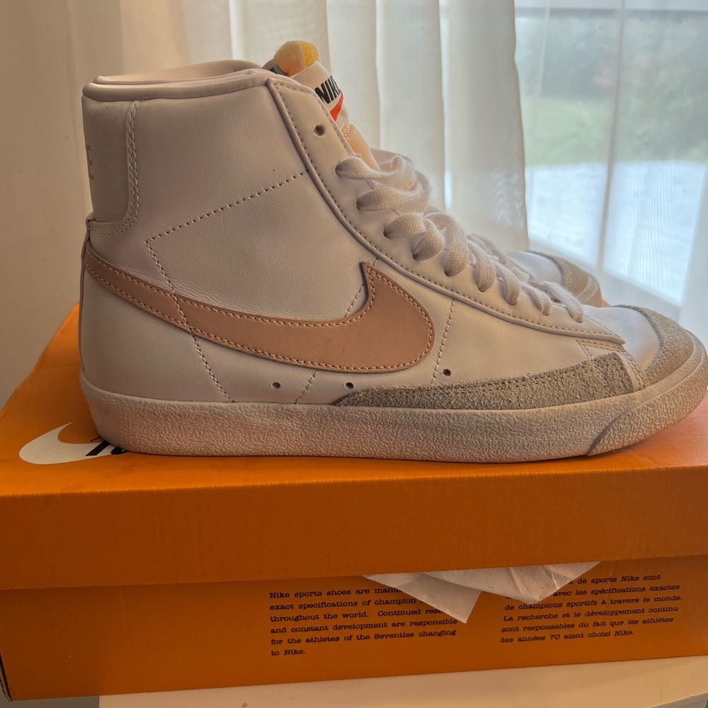 Womens Nike blazer mid ‘77 size 9.5